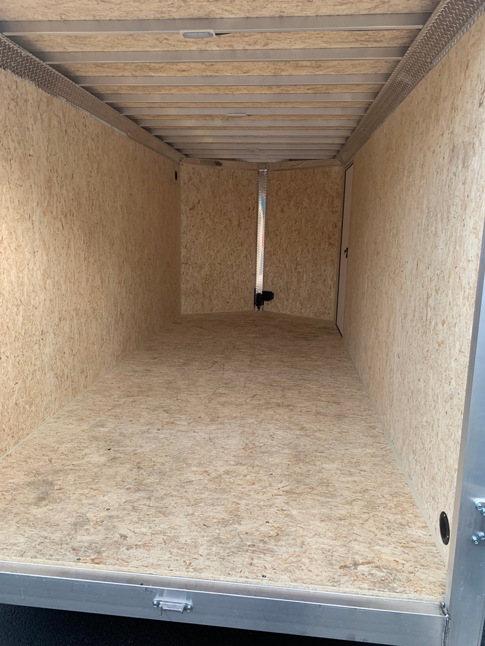 Aluminum Durabull Enclosed Contractor 7'x16'+2'V Barn Door White DuraBull Trailers