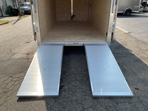 Aluminum Durabull Enclosed Contractor 7'x16'+2'V Black Barn Door with Ramps DuraBull Trailers