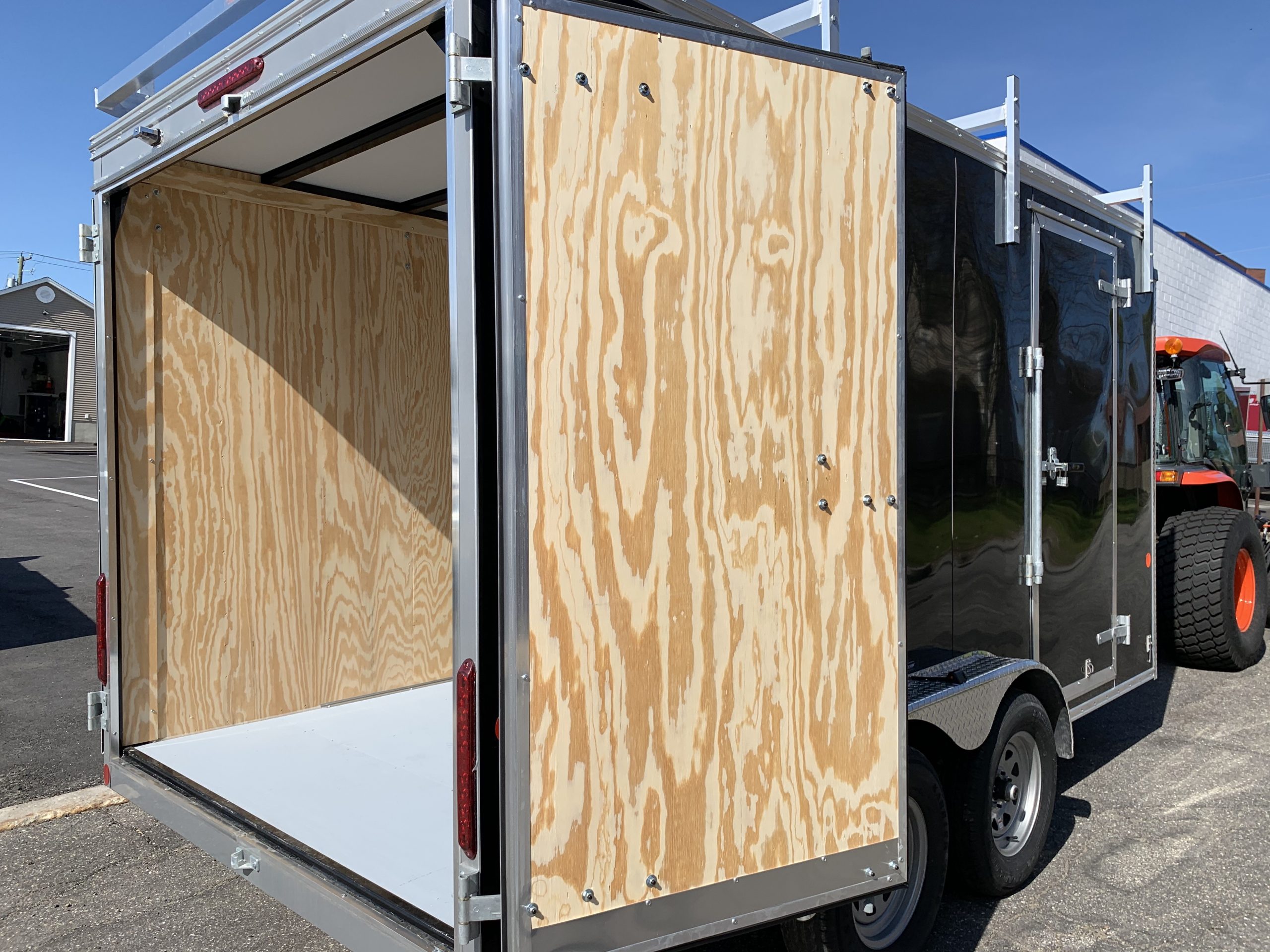 Enclosed Contractor Trailer 7'x14′ Black Barn Car Mate 