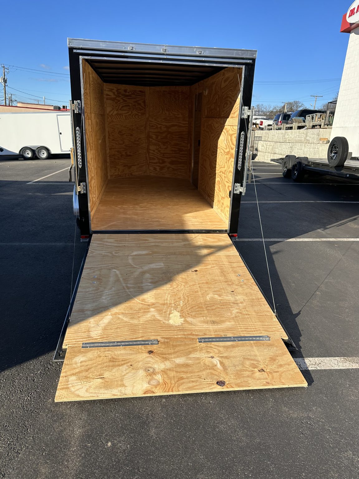 Best Enclosed Trailer 6’x12′ BLACK RAMP Single Axle